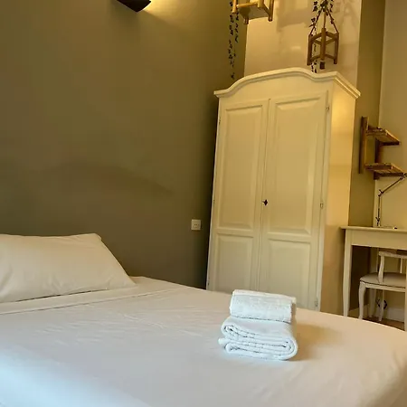 Cosmopolitan Central Rooms-3