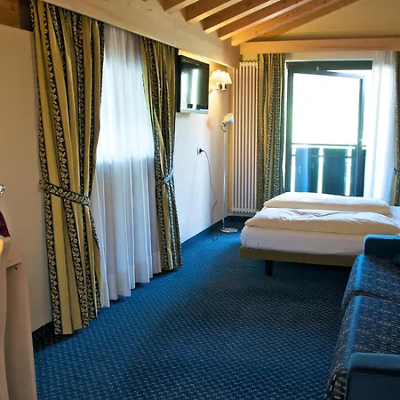 Alexander Charme Hotel-3