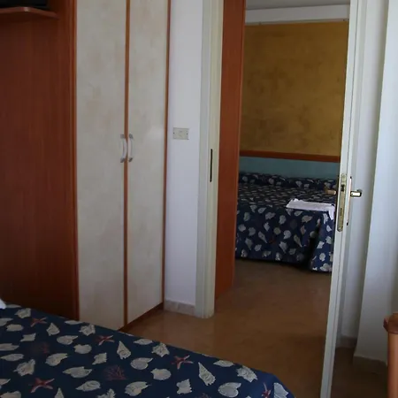 Hotel Montmartre-3