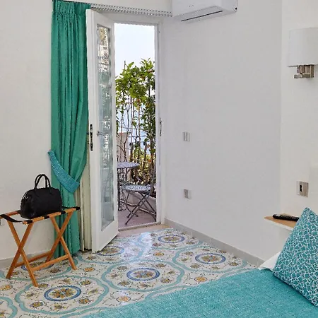 Malafemmena Guest House-2