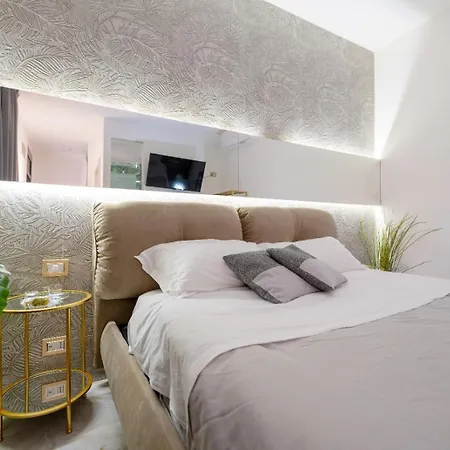 Etnea 208 Luxury Jacuzzi Suite Catania-2