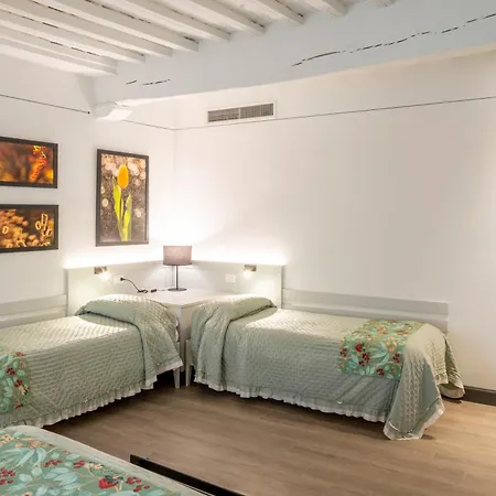 Duccio Nacci Rooms- Guesthouse-3