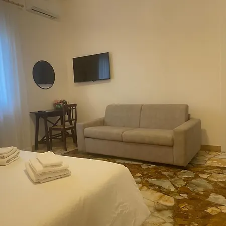 Il Giardino Di Flora Con Piscina & Jacuzzi-2