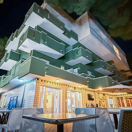 Hotel Etna - Hotel Per Coppie E Famiglie Con Parcheggio E Spiaggia-3
