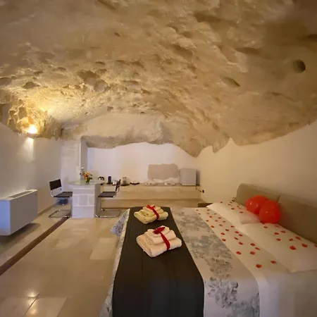 Alla dimora di Chiara Suite&Rooms-3
