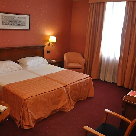 Ramada By Wyndham Naples-2