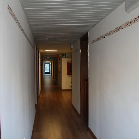 Hotel De La Telecabine-2