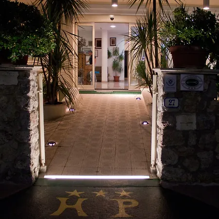 Hotel Pigalle-3