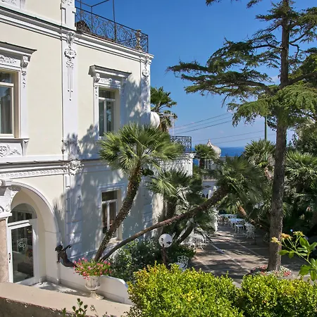 Luxury Villa Excelsior Parco-2