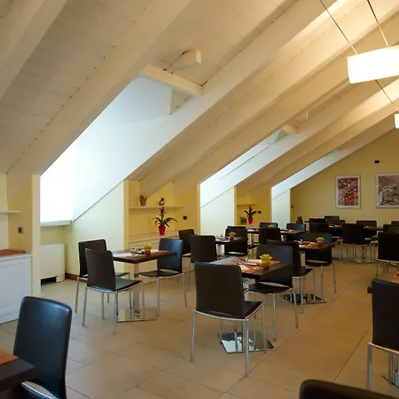 Best Western Crystal Palace Hotel-3
