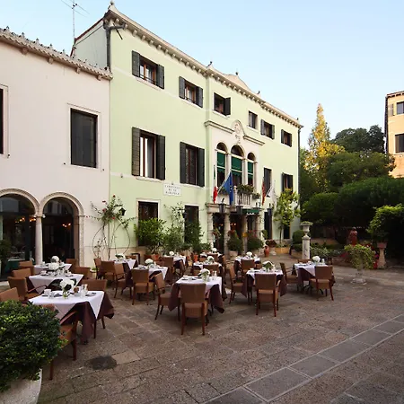 Pensione Accademia - Villa Maravege-3