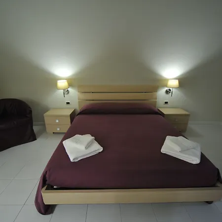Gatto Bianco House-2