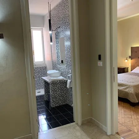 L'Attico Di Piazza Mazzini Rooms-3