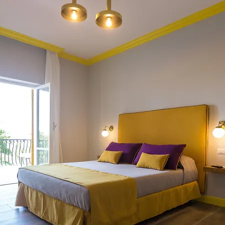 Sorrento Pool&Suites-2