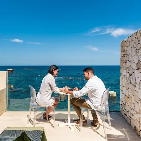 Re Dionisio Luxury Suites-3
