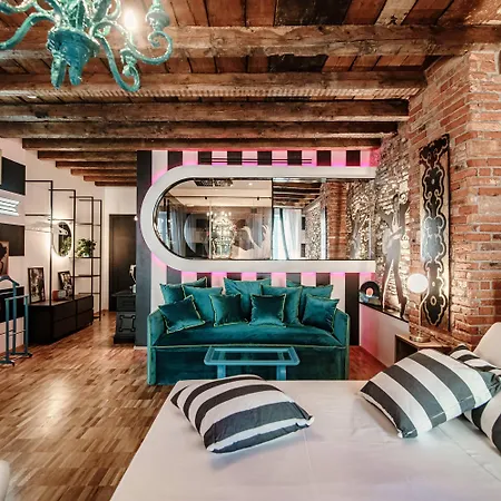 Aurum - Como Luxury Suites-2