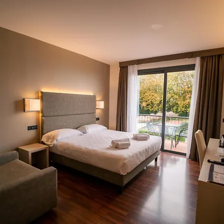Yachting Hotel Mistral-3