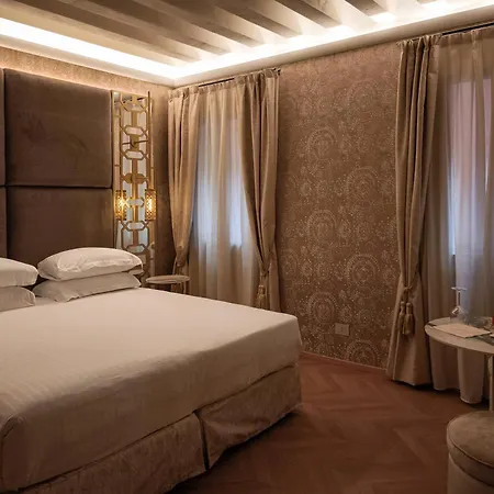 Hotel Antiche Figure-2