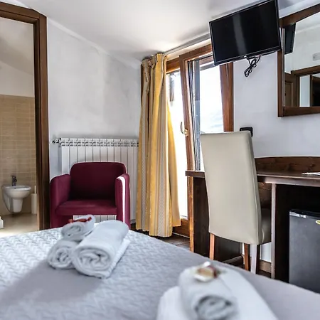 River Hotel-3