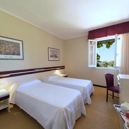 Hotel Fabricia-3