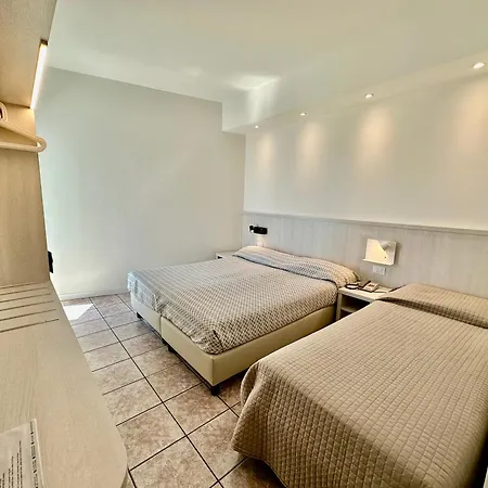 Hotel Nizza Frontemare Superior 3 Stelle-3