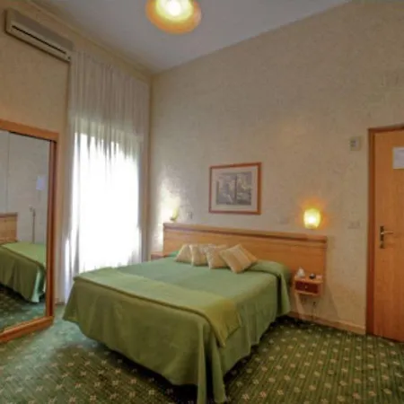 Hotel Embassy-3
