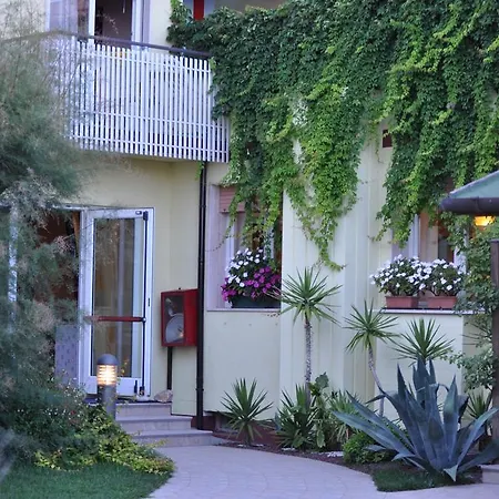 Hotel Righetto Fronte Mare-3