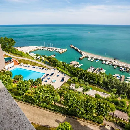 Albergo Capo Est-2