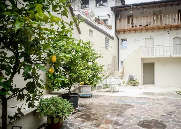 La Corte Dell'Elmo