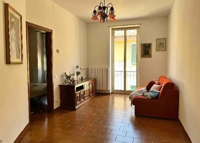 Cheerful Room, Sharing Kitchen In A Cosy Family Art House, Ideal For One Person Or Couple San Remo