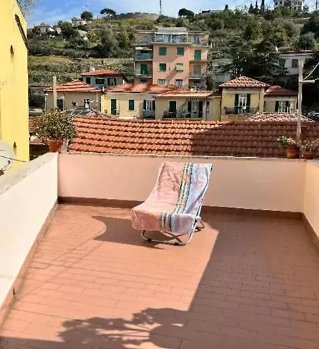 Cheerful Room, Sharing Kitchen In A Cosy Family Art House, Ideal For One Person Or Couple San Remo