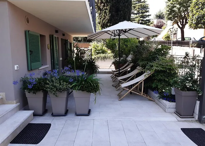 Hotel Il Nido Degli Usignoli With Bikes Storage à Peschiera del Garda