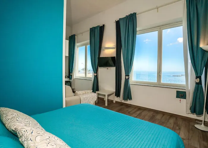 Marlove With Rooms Sea View And Private Beach