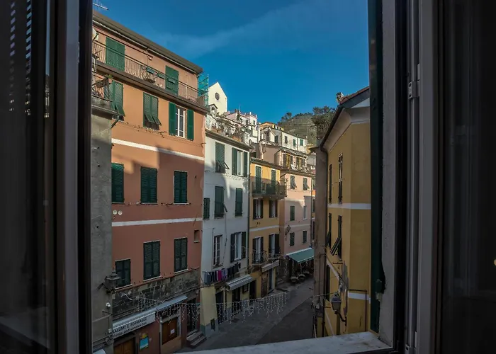Lisetta Rooms Vernazza