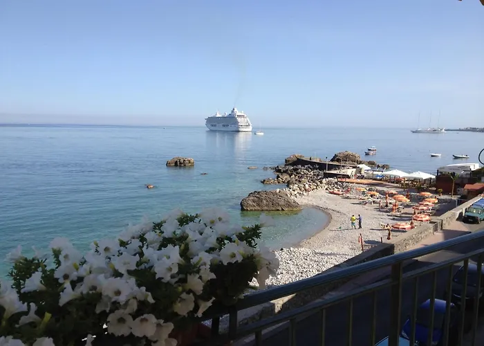 B&B Miramare Giardini-Naxos