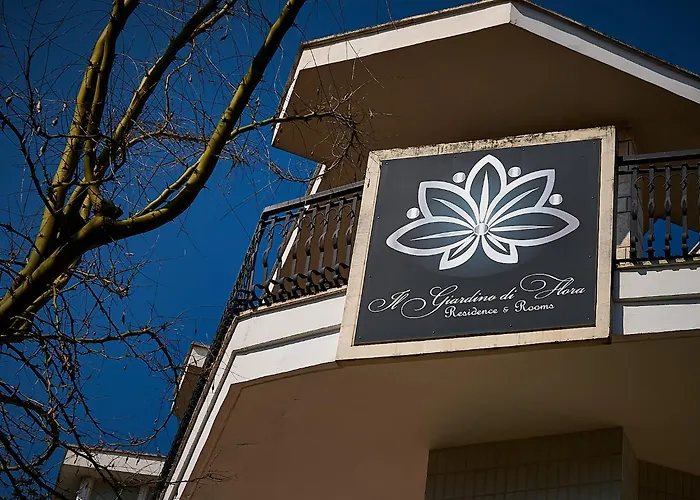 Il Giardino Di Flora Con Piscina & Jacuzzi