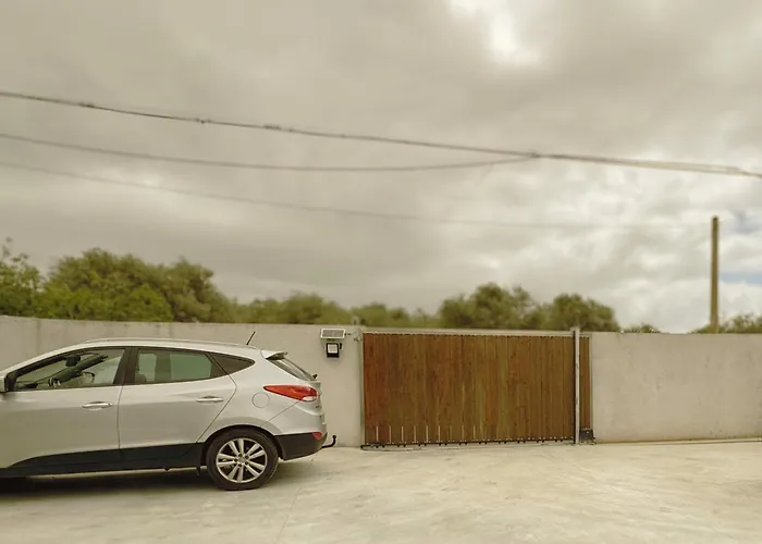 Algherolux -Free Secure Gated Parking For Cars And Motorbikes