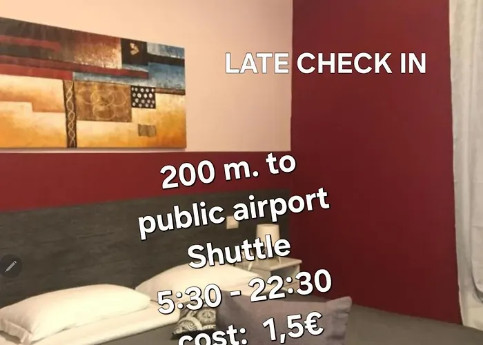 Vegan Inn Airport - Adults Only - Late Check In