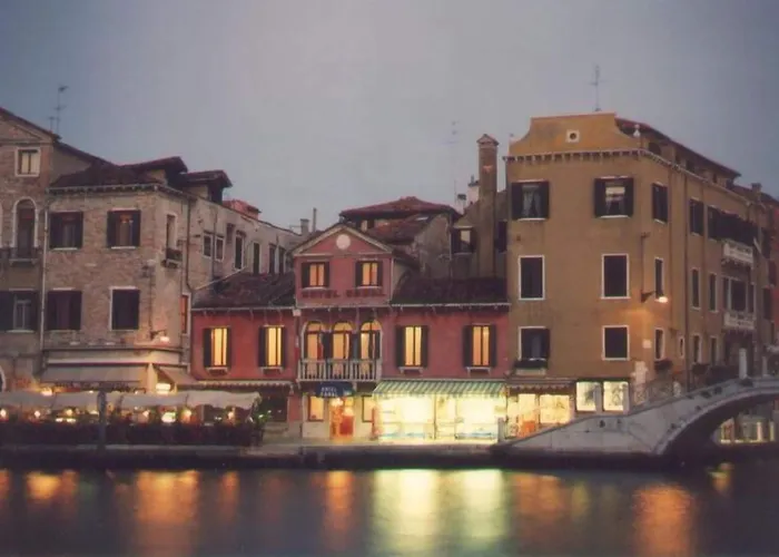 Hotel Canal & Walter Venecia