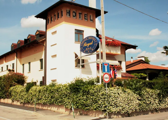 Small Hotel Royal Hotel Rc12