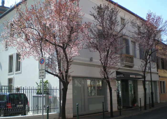 Hotel Aaron Mestre
