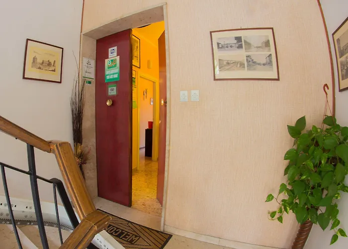 B&B Gate 52