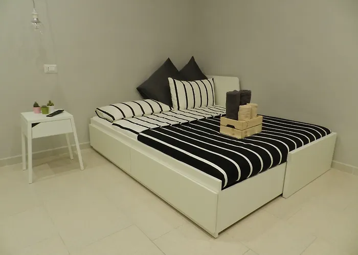 Mola Rooms