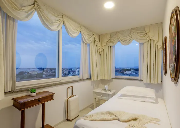Arcom Palace