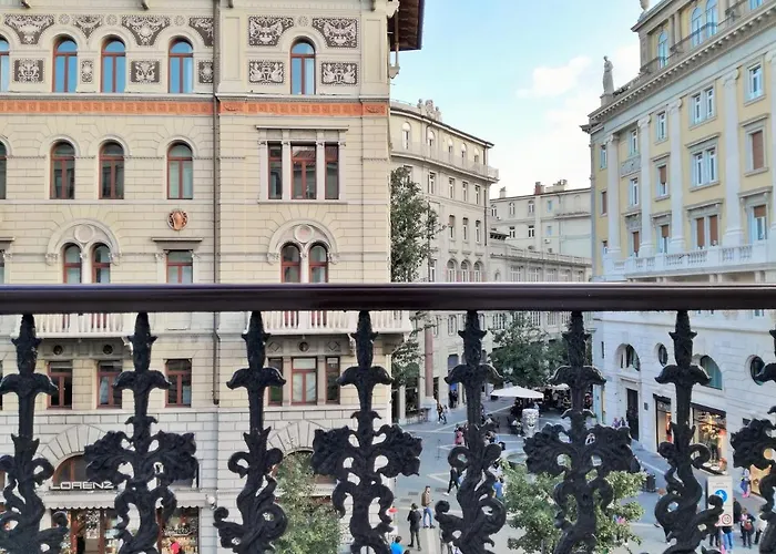 Trieste Center Rooms&Apartments - Fiori di Triëst